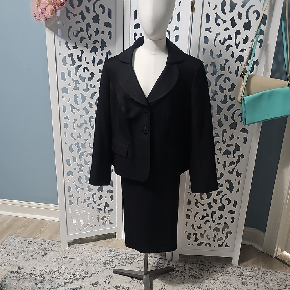 Le Suit Classic Black Blazer and Skirt Set